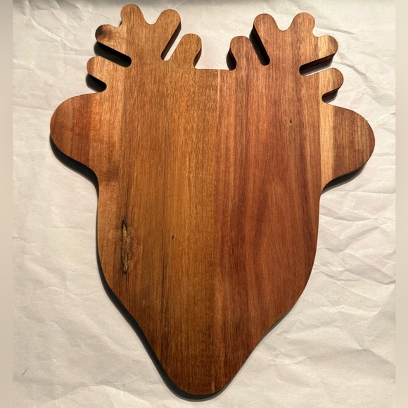 Grandma Beware Reindeer Wood Cheeseboard Set with Utensils - Picture 2 of 4